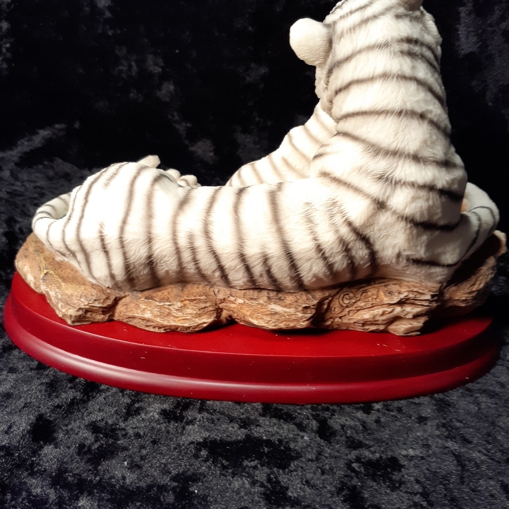 COPY - Vintage White Tiger with Cub Collectable Figurine - Picture 4 of 4
